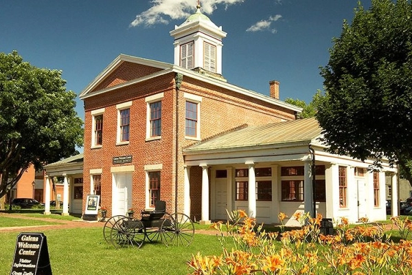 Irish Cottage Inn & Suites Galena