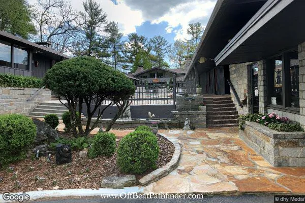Trendy Skyline Lodge (470 Skyline Lodge Rd, Highlands, NC)