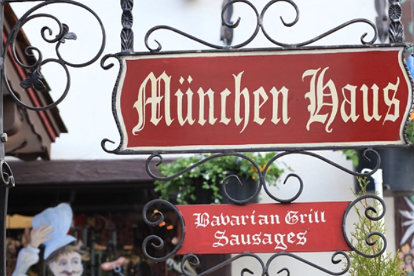 Munchen Haus Leavenworth Beer Garden