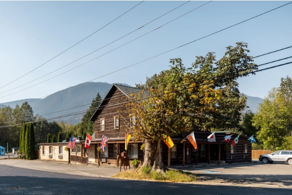North Cascades Lodge at Stehekin (Park Access)