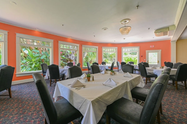 Beauclaire Dining Room at Lakeside Inn