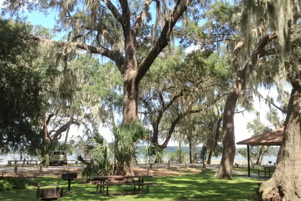 Lake Saunders RV Resort near Mount Dora