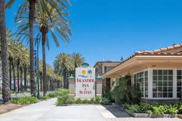 A simple, clean room at the Anaheim Islander Inn