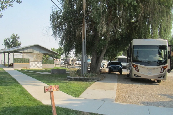 A campsite along the river at the Boise Riverside RV Park