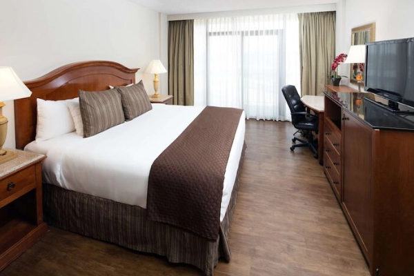 A simple, clean room at the Red Lion Boise Downtowner