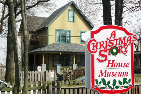 The iconic leg lamp in the window of A Christmas Story House