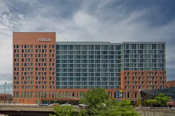 The modern, elegant lobby of the Hilton Columbus Downtown