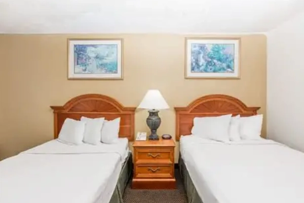 A clean and simple room at the Days Inn West Des Moines