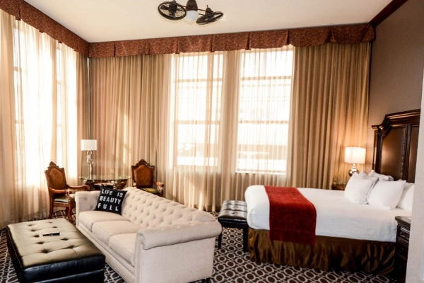 The elegant, boutique lobby of the Des Lux Hotel