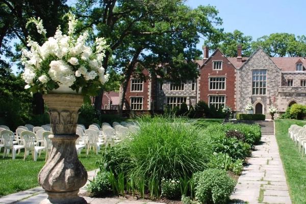 The grand Tudor-style Salisbury House & Gardens