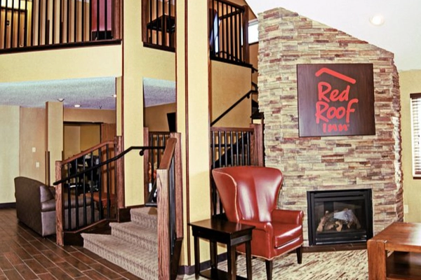 A clean and simple room at the Red Roof Inn Fargo