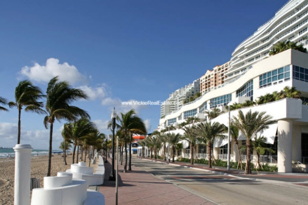 A luxurious, oceanfront room at The Ritz-Carlton