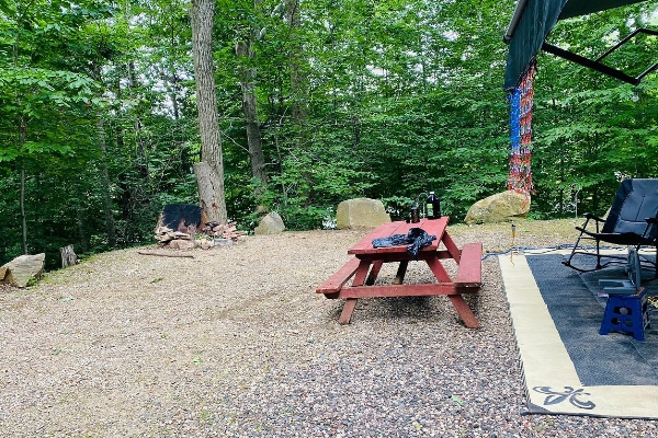 A campsite near the river at Nelson’s Family Campground