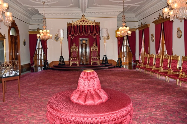 The historic ʻIolani Palace, the only royal palace in the U.S.