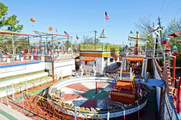 The colorful and psychedelic art maze of The Orange Show