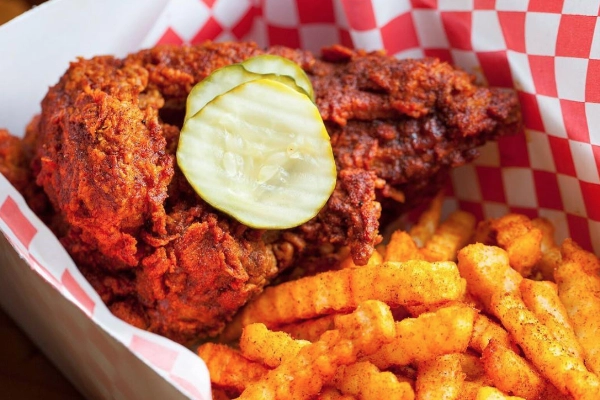 A tray of Nashville hot chicken from Howlin’ Ray’s