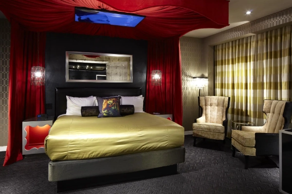 An Elvis-themed room at the Guest House at Graceland