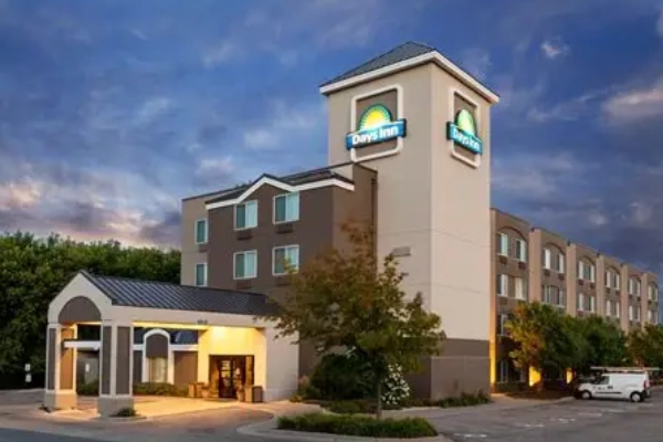 A clean and simple room at the Days Inn by Wyndham University