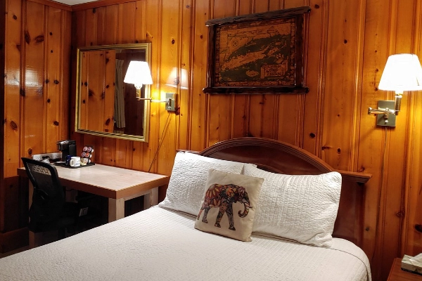 A clean and simple room at Daunt’s Albatross Motel