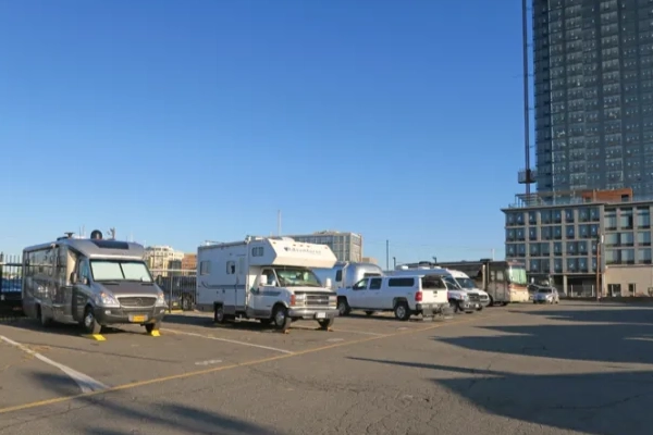 RV with a view of the NYC skyline
