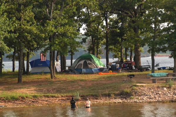 A campsite with a view of the lake at Lake Thunderbird State Park