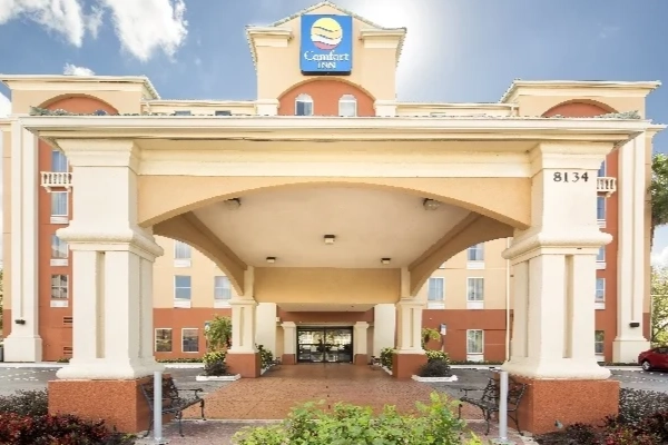 Comfortable room at Comfort Suites near International Drive