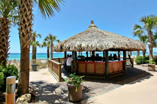 Polynesian cocktails at the Tiki Bar at Driftwood Lodge