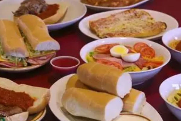 A gondola sandwich from Avanti’s Italian Restaurant