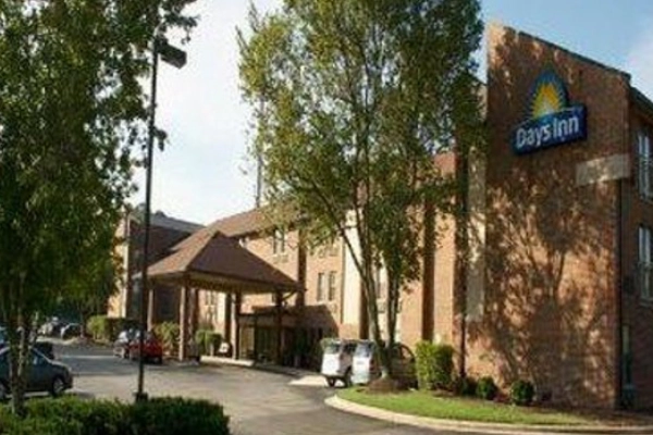 A clean and simple room at the Days Inn Raleigh
