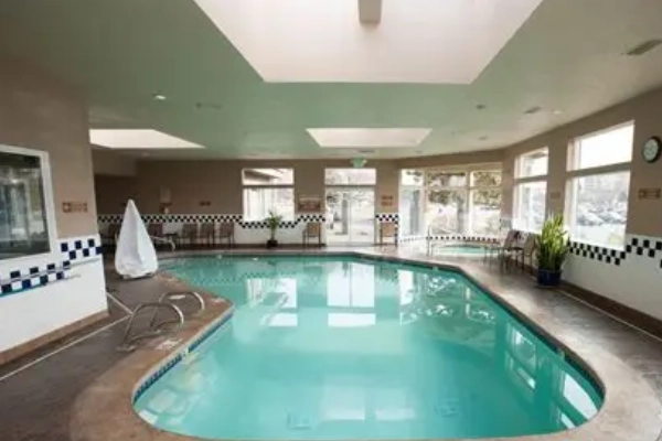 A simple, clean room at the Crystal Inn Hotel