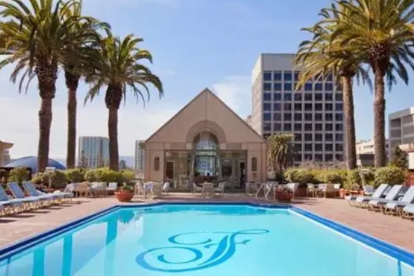 A room with a tech-chic vibe at The Fairmont San Jose