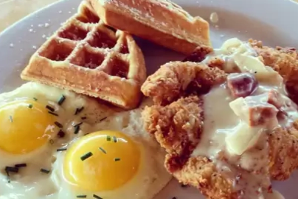 A plate of fried chicken at Memphis Cafe