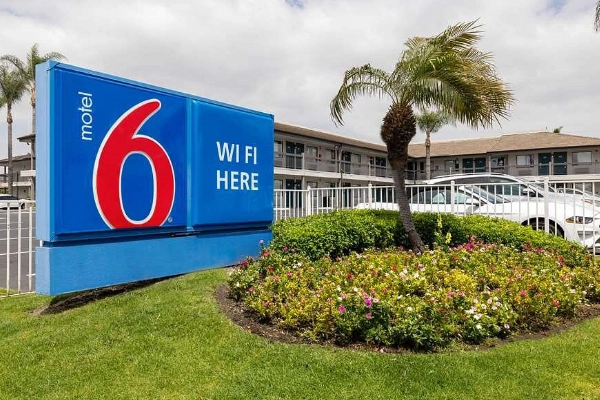 A clean and simple room at the Motel 6 in Santa Ana