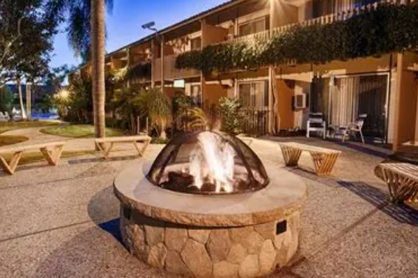 A clean and simple room at the Best Western Santa Barbara