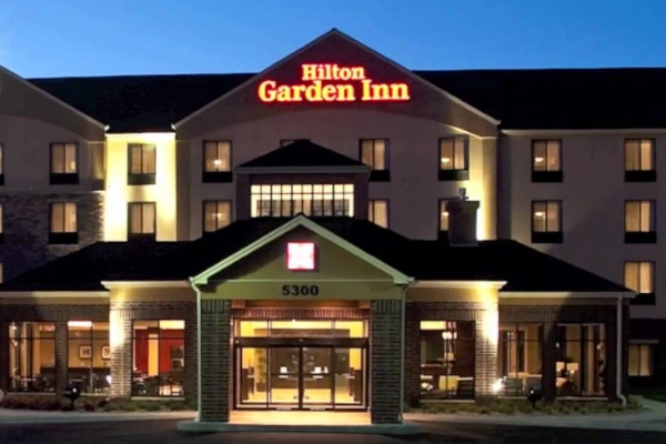 The modern, elegant lobby of the Hilton Garden Inn Sioux Falls Downtown