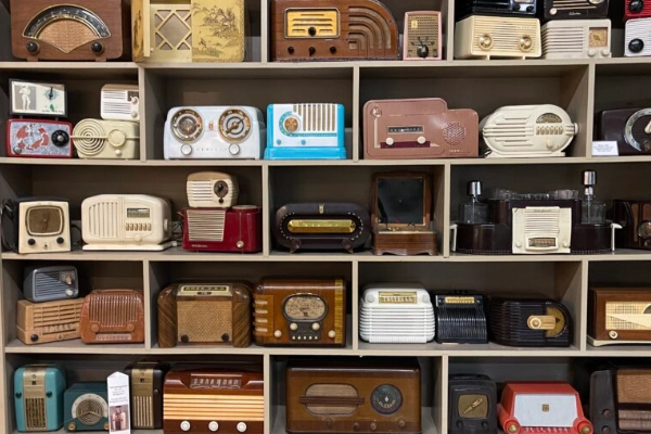 Quirky 1920s crystal radio sets at the Spokane Radio Museum