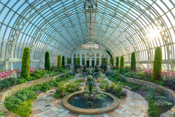 The beautiful Victorian sunken gardens at Como Park