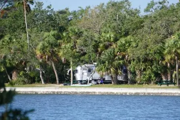 A campsite with a view of the beach at Fort De Soto Park