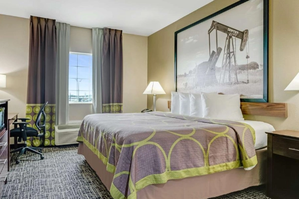 A clean and simple room at the Best Western Plus Downtown