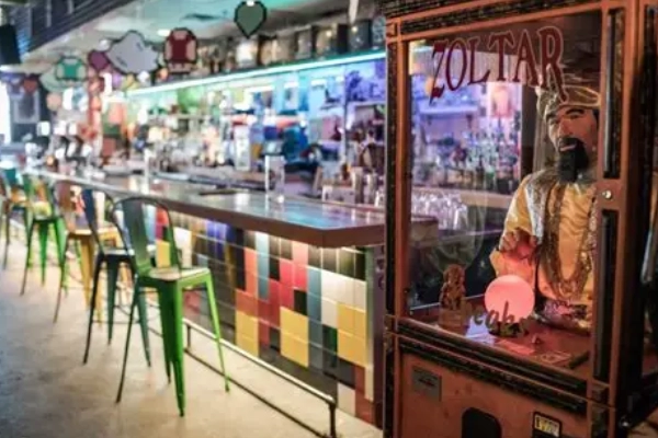 Craft cocktails at The Max Retro Pub Speakeasy