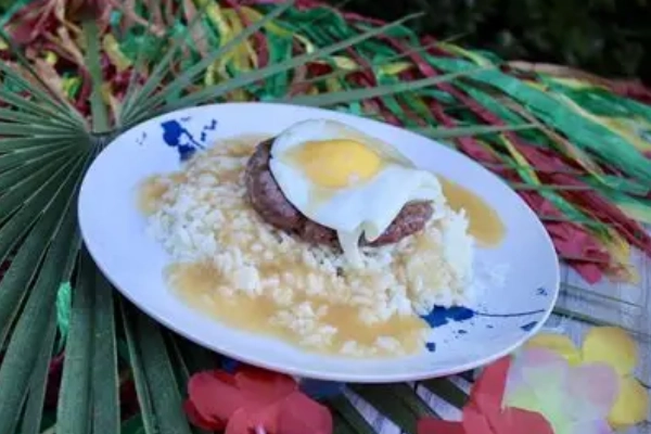 A plate of loco moco from Duke’s Waikiki