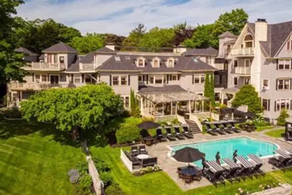 The oceanfront elegance of Balance Rock Inn