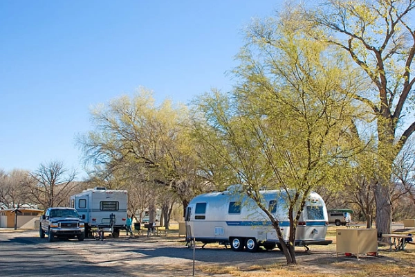 A campsite near the river at Rio Grande Village Campground