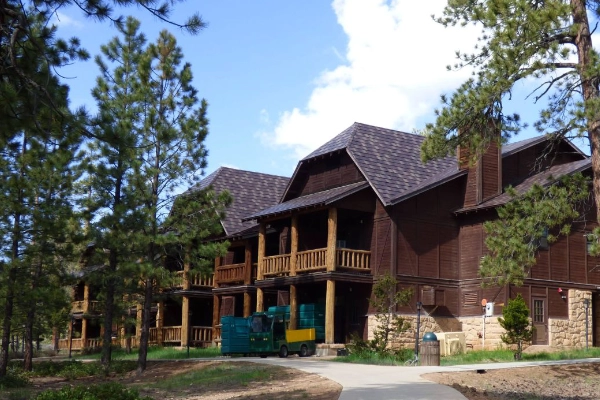 The historic, elegant lobby of the Bryce Canyon Lodge