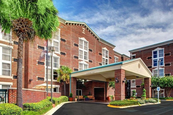 A comfortable room at the Hampton Inn Columbia