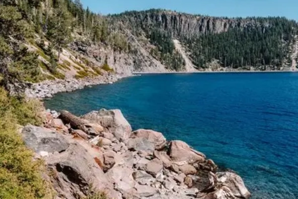 The steep path of the Cleetwood Cove Trail leading to the lake