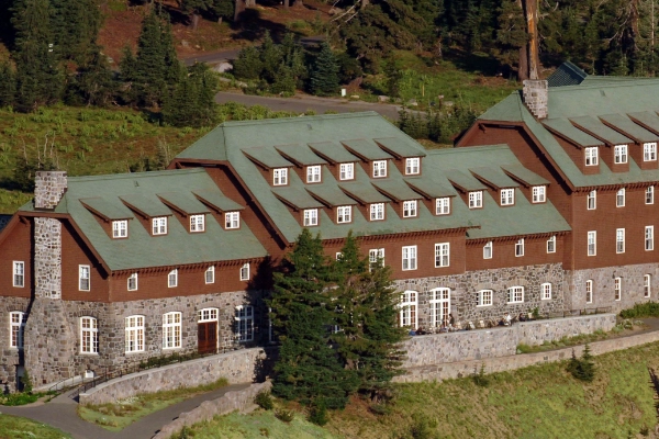 The historic Crater Lake Lodge overlooking the lake