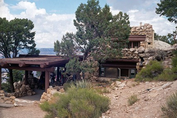 The rustic 1914 ranger cabin at Hermit's Rest