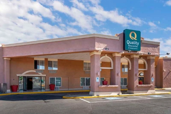 A standard, comfortable chain hotel room in Alamosa