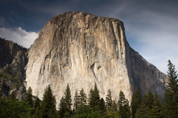 The towering limestone cliff face of El Capitan